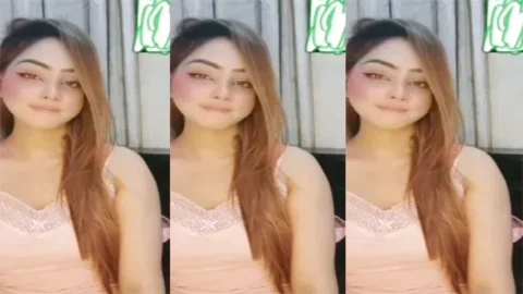 Beautiful Sexy Mal Showing Shaved Pussy