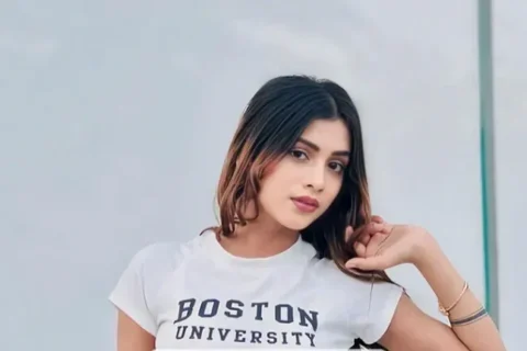 Roshi Singh Famous Model Stripping Full Nude Masturbating Sex Video