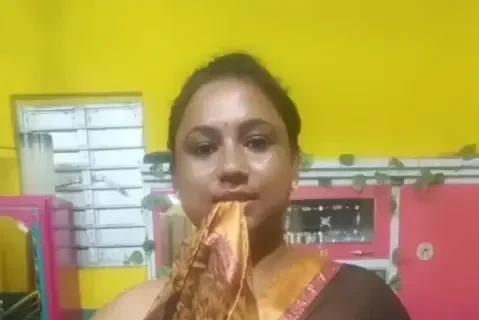 Desi Bhabhi Changing Clothes Big Boobs Visible Through Transparent Saree Sex Video