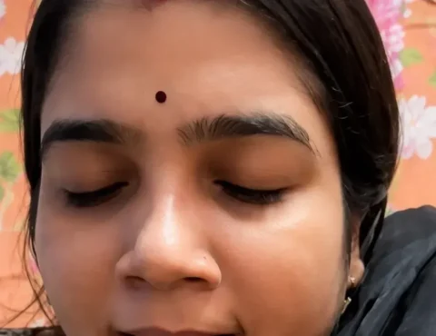 Desi Bhabhi in Saree Gets Her Tight Pussy Pounded Hard on Bed Sex Video