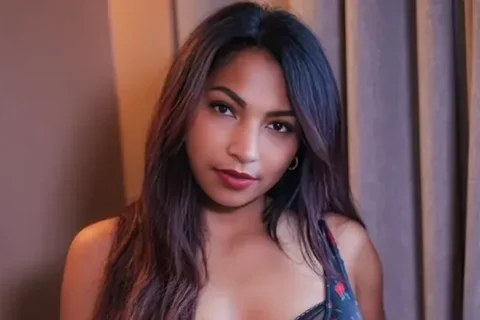 NRI OnlyFans Model Latika Jha Blowjob And Hard Fucking On Stairs With Boyfriend Sex Video