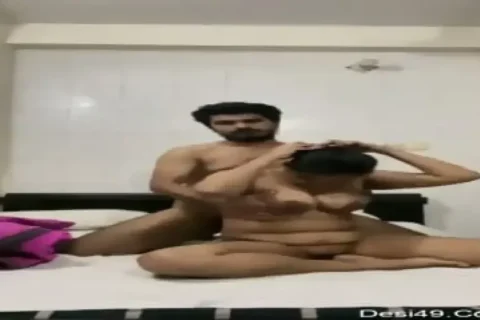Desi Bhabhi Ke Garam Romantic Private Moment Ka Video Sex Video