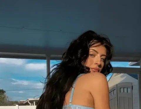 Hot Model with Pierced Nipples Nude Teasing and Ass Shaking Video Sex Video