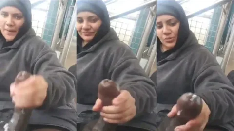 Beutiful Expression Hijabi Aunty Doing Handjob Porn