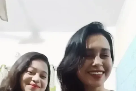 Hot lesbian chick live cam show fingering wet pussy and cumming hard Sex Video