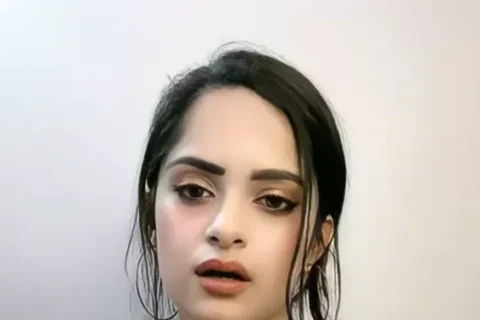 Perfect Figure Babe Teasing Fans in a Hot Live Chat Sex Video