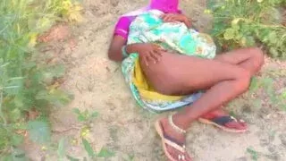 Bihari aunty ka khula maidan mein garm maza Sex Video