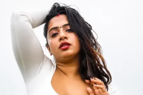 Nila Nambiar Indian Model Exposes Big Boobs And Rubs Pussy Outdoors For Everyone