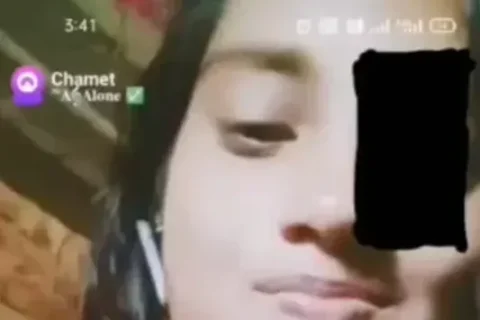 Bangladeshi Girl Flashes Her Boobs and Puts Her Nightie Up to Show Wet Pussy on Chamet Sex Video