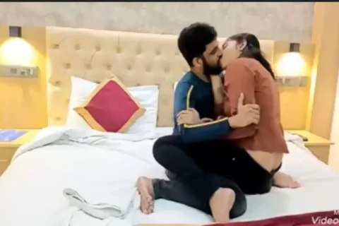 Indian Couple Sex In Oyo Room viral video