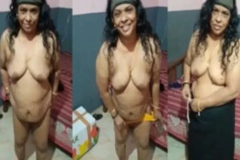 Mature Indian aunty changing dress on cam