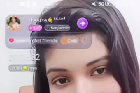Fariya 121 Chamet Full Nude Taking her Boobs out Stripping Spreading her Legs and Using Dildo Sex Video