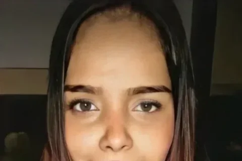 Sexy Girl Goes Full Nude on Live Stream Spreading Legs and Fingering Pussy Sex Video