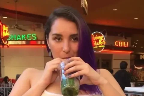 Naughty Hot Babe Gets Her Shaved Pussy Out Sitting At Public Food Court Totally Pantyless Sex Video