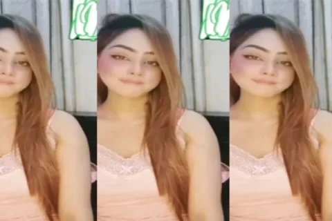 Beautiful Sexy Maal Showing Shaved Pussy