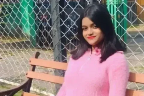 Insta Beauty Amaira Roy Saree Strip Topless Naked Boobs Tease MMS Sex Video