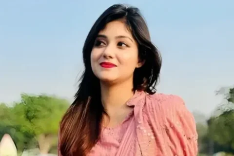 Viral Insta Girl Strips Nude, Plays with Boobs Rubs Wet Pussy Sex Video