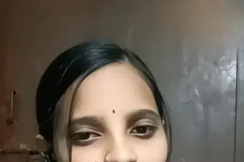 Desi Wife Blouse Open Showing Boobs and Black Nipples Lifts Her Saree and Fingers Her Pussy Sex Video