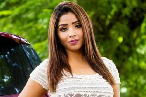 Aayushi Jaiswal Famous Insta Model Sucks Nipple and Fucks Pussy with Carrot Live