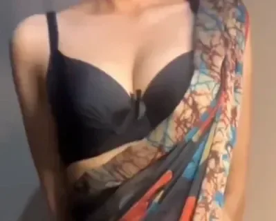 WhatsApp Cam Girl Stripping Her Saree Playing With Her Tits Fingering Her Pussy Until She Cums Sex Video