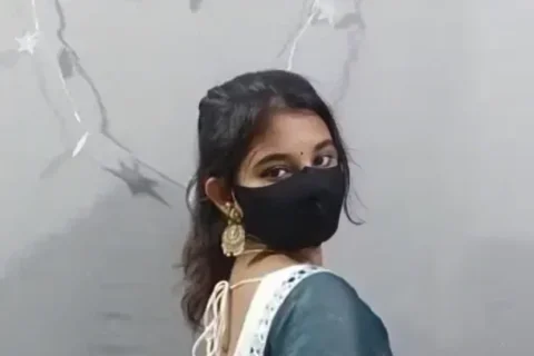 Aleena Kween aka Zugerlips Stripping Her Saree Nude Dancing and Moving Her Body Sex Video