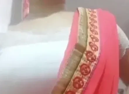 Bengali GF Removes Saree Reveals Boobs and Pussy Fucking with Fingers Sex Video