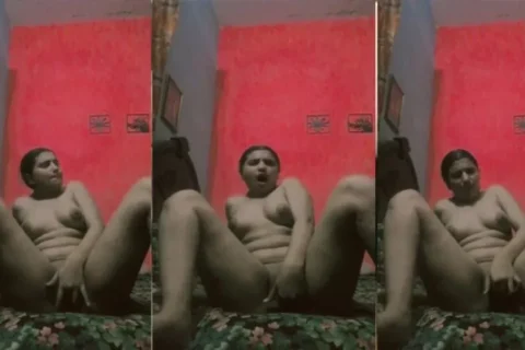 Pakistani Babe Ayesha Masturbating For BF