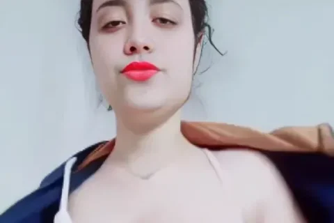 Horny Girl Strips And Shows Her Big Milky Boobs While Rubbing Her Wet Pussy Hard Sex Video