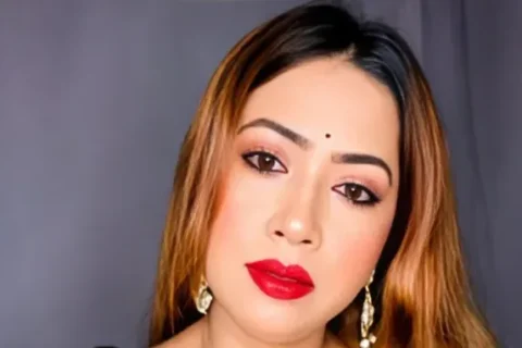 Bengali MILF Model Moumita Saha Drops Towel Full Nude Teases Ass And Jiggling Big Boobs