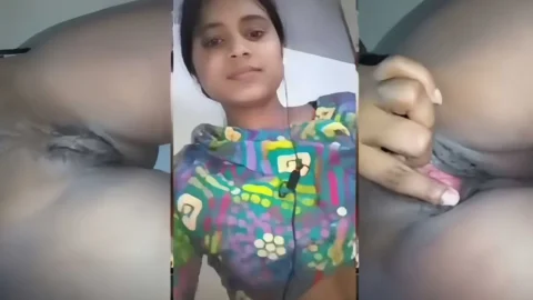 Leaked Desi Girlfriend Nude Spreading Her Tight Hairy Pussy For You
