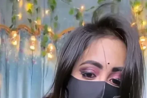 Desi Milf Aunty Nude on Bed Spreading Wet Pussy Lips to Finger Fuck Sex Video