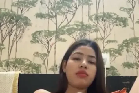 Slim Desi Babe Completely Nude Legs Spread Wide Fucks Herself With Vibrator Maturbating Pussy Close Up On Cam Sex Video