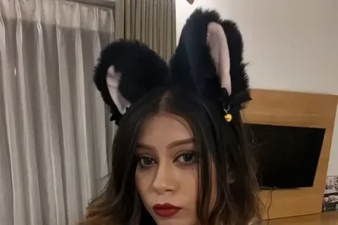 Hot Instagram model Abby Roy gets her tight pussy fucked hard by her husband in a leaked sex tape Sex Video