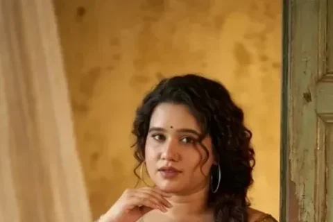 Hot Insta Model Tales of Ridz Shower Video Teasing Her Body Gets Topless Naked Sex Video