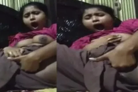 Indian girl fingering pussy with loud moaning
