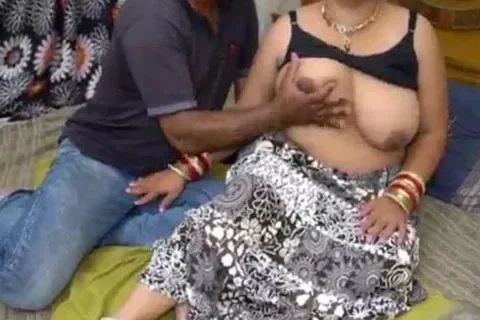 Desi bhabhi ka secret XXX video village mein leaked Sex Video