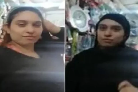 Pakistani sex lady boobs show to shopkeeper MMS