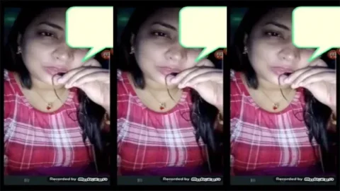 Beautiful Bhabi Showing Bigboobs