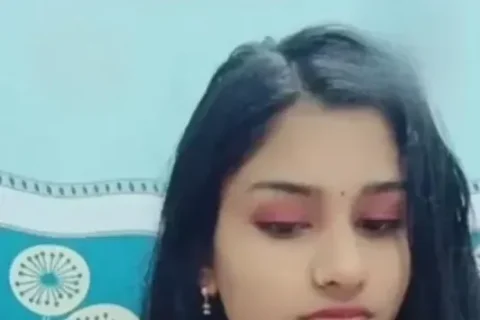 Sexy Indian Girlfriend Strips Fully Nude and Masturbates Her Wet Pussy Leaked MMS Sex Video