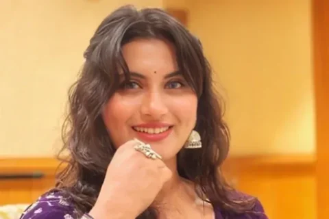 Famous Influencer Gunjan Aras Showing Her Nude Boobs, Big ASS, Spreading her Legs and Hairy Pussy with Face Sex Video