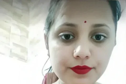 Desi Bhabhi Flashes Her Huge Boobs on Live Stream Sex Video