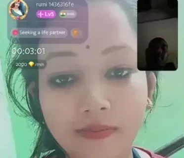 Bengali Beauty Flashes Her Boobs Fingers Her Pussy for Her Lover Sex Video