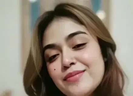 Horny Indian Girl Stripping Top Revealing Boobs Fingering Her Wet Pussy Sex Video