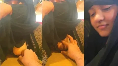 Hijabi Girl Exposes Big Boobs and Gives Sloppy Blowjob Leaked MMS