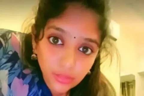 Telugu Milf Anu Live Teases Her Big Boobs And Shakes Phat Ass On Cam Show Sex Video