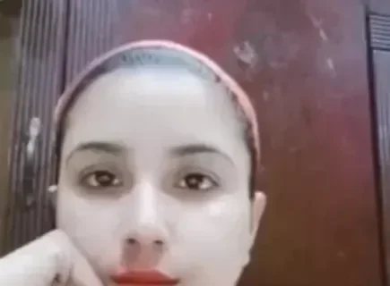 Desi Nude MMS Video Indian Girl Showing Her Boobs and Wet Pussy Sex Video