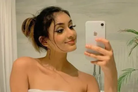KAYLA KAPOOR Famous girl blowjob