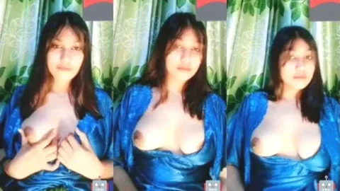 Horny Desi Girlfriend Shows Her Boobs And Fingers Her Wet Leaked Pussy
