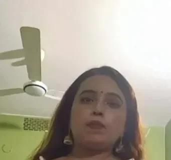 Desi bhabhi Pantyless Spreads Pussy Extremely Close Up Hole View For Cam Video Sex Video