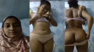 Desi village bhabhi ka sexy chikna pichewala Sex Video